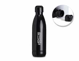 Garrafa plástica com capacidade de 700ml, possui uma tampa rosqueável.