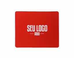 Mouse pad retangular de tecido, parte inferior emborrachada para evitar deslizamento.