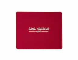 Mouse pad retangular de tecido, parte inferior emborrachada para evitar deslizamento.