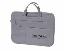  Pasta executiva para notebook 15 polegadas. Confeccionada em poliéster a pasta tem o compartimento principal com o interior aveludado para maior proteção do notebook, além de 6 compartimentos externos e uma alça para encaixe em mala de viagem.