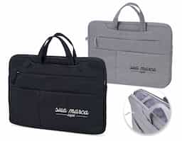  Pasta executiva para notebook 15 polegadas. Confeccionada em poliéster a pasta tem o compartimento principal com o interior aveludado para maior proteção do notebook, além de 6 compartimentos externos e uma alça para encaixe em mala de viagem.