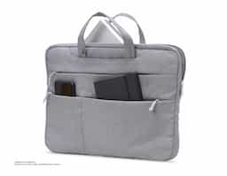  Pasta executiva para notebook 15 polegadas. Confeccionada em poliéster a pasta tem o compartimento principal com o interior aveludado para maior proteção do notebook, além de 6 compartimentos externos e uma alça para encaixe em mala de viagem.