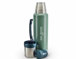 Garrafa térmica de inox livre de BPA com capacidade de 1,4 litro. Contém alça para transporte e pintura texturizada.