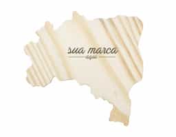 Kit caipirinha 3 peças. Contém uma tábua de madeira, um socador de madeira, um mexedor de acrílico e uma caixa de kraft com visor