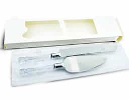 Conjunto de talheres 2 peças, composto por espátula e faca em inox com cabos plásticos. Acompanha estojo de papel.