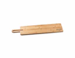 Tábua em bambu com pega, de grande dimensão e de utilização versátil. 