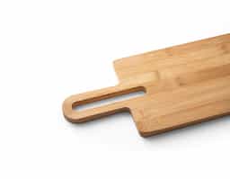 Tábua em bambu com pega, de grande dimensão e de utilização versátil. 
