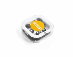 Fone de ouvido com microfone incorporado e cabo de 1,20 m com ligação stereo 3,5 mm. Inclui 2 pares extra de adaptadores de fone em silicone (dois tamanhos diferentes). Fornecidos em caixa de PS e ABS