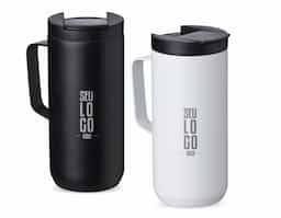 Caneca térmica de inox em parede dupla livre de BPA, capacidade de 400ml. Contém base antiderrapante e tampa plástica com bocal e trava de segurança.