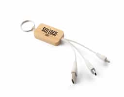 Chaveiro de capa de bambu com cabo para carregamento USB-A a Micro-B (2 em 1 pinos) e Tipo C. Como o bambu é um material natural, a cor do item pode variar.