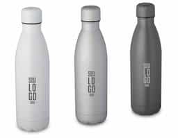 squeeze fosca em aço inox com capacidade de até 750 ml. Tampa rosqueável e anel de silicone para vedação. Design com frisos na tampa.