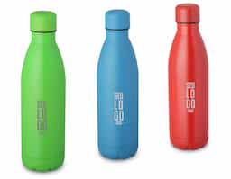 squeeze fosca em aço inox com capacidade de até 750 ml. Tampa rosqueável e anel de silicone para vedação. Design com frisos na tampa.