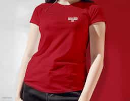 Camiseta feminina, confeccionada em tecido meia malha, 100% algodão (170 g/m2) e com fio 30/1 penteado. Com gola em ribana 1,5X1,5 com fita de reforço  e com costura dupla nas mangas, barra de fundo e laterais. Tamanhos: P, M, G, GG e XGG.