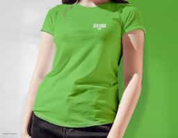 Camiseta feminina, confeccionada em tecido meia malha, 100% algodão (170 g/m2) e com fio 30/1 penteado. Com gola em ribana 1,5X1,5 com fita de reforço  e com costura dupla nas mangas, barra de fundo e laterais. Tamanhos: P, M, G, GG e XGG.