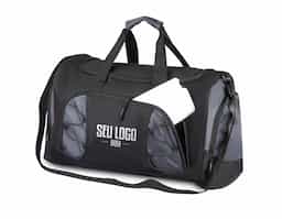 Mala esportiva em tecido poliéster, compartimento interno para roupas e compartimento externo para roupa suja. Na parte inferior da mala possui 4 borrachas de apoio para que a mala não encoste diretamente no chão. Zíper frontal e bolsos laterais, com alça de mão e ombro.