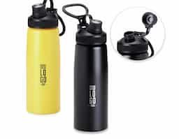 Squeeze inox 900ml com tampa plástica, bocal com tampa protetora e alça para transporte.