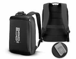 Mochila premium adequada para viagens de negócios, feita de tecido de poliéster resistente à água e ao desgaste, alças de ombro acolchoadas, aceita notebook de até 15,6", engate para mala de viagem, com dois bolsos nas laterais.