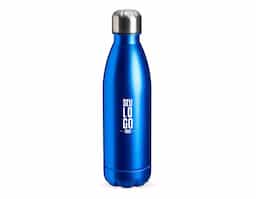 Garrafa plástica com tampa de alumínio, capacidade de 680ml.