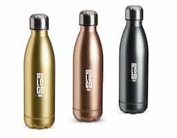 Garrafa plástica com tampa de alumínio, capacidade de 680ml.