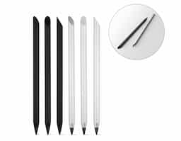 Caneta sem tinta em alumínio com ponta de liga metálica com grafite capaz de durar por muito tempo. Não é necessário afiar e pode apagar o que escrever. Fornecida em caixa craft preta. ø8 x 153 mm