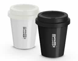 Copo plástico com capacidade de 350ml, tampa com bocal.