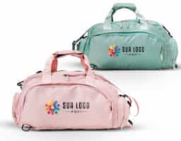 Bolsa esportiva de 25 litros em poliéster de impacto impermeável com cinco compartimentos, sendo três deles exclusivos para tênis, itens molhados e armazenamento das alças de costas. Com alça transversal removível e alça de mãos com suporte de juntura, a bolsa contém alças de compensação e alças para as costas ocultas no compartimento inferior, podendo ser transportada como mochila.