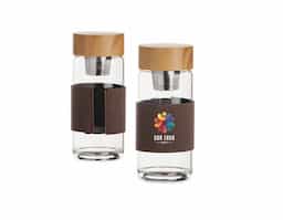 Garrafa de vidro borossilicato com capacidade de 400ml, acompanha infusor e luva de tecido sintético. Tampa plástico com design de bambu.