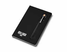Caderno de anotações com pauta, e com suporte para caneta, capa dura em PU, miolo 80 folhas pautadas na cor bege. NÃO ACOMPANHA CANETA
