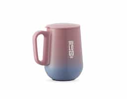 Caneca bicolor parede dupla com capacidade de 250ml, feita em inox 304. Contém tampa plástica de encaixe, alça plástica e base antiderrapante.