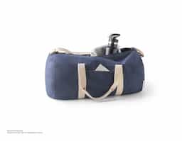 Bolsa esportiva ou viagem em denim reciclado (270 g/m²). Contém bolso frontal, fecho duplo e costuras reforçadas. Possui alças em webbing de algodão e alça de ombro ajustável até 130cm. Ø260 x 480 mm