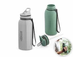 Garrafa esportiva em PETG com canudo interno, tampa com bebedouro e pega para facilitar transporte. Food grade. Grande capacidade até 1,2L.
