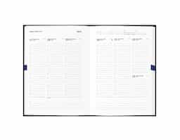 Agenda B5 com capa rígida em papel pedra e marcador em fita, com aspeto mármore e cantos retos. Está organizada num plano semanal. 175 x 245 mm