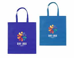 Sacola de TNT com costura termo selada, resistente e leve, ideal para eventos, brindes corporativos e uso no dia a dia.