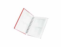 Agenda 2026 com capa emborrachada e encadernação em Wire-O metálico. Conta com páginas dedicadas para dados pessoais, calendários de 2025 a 2027, orçamento pessoal, planejamento mensal, espaço para anotações diárias e lista de contatos e aniversários.