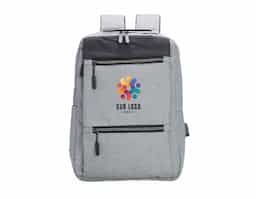 Mochila de nylon 20 litros com detalhe em couro sintético e quatro compartimentos, sendo o principal com bolso para notebook 156. Com divisórias internas para acessórios, a mochila possui bolso lateral, suporte externo USB e alça para encaixe em malas de viagem.
