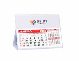 Calendário de mesa grande em PVC, com refil 2027 incluso. Ideal para mesas de escritório, oferece praticidade, organização e ótima apresentação.