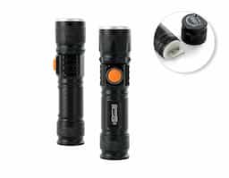 Lanterna led recarregável com zoom de regulagem e três estágios de iluminação, material metálico. Acompanha cordão de nylon e cabo USB-V8.