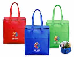 Bolsa térmica em TNT 9 litros com bolso frontal.