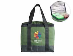 Bolsa térmica confeccionada em poliéster, com capacidade de 15 litros, ideal para conservar alimentos e bebidas por mais tempo. Possui alça de mão em nylon, que facilita o transporte e garante maior conforto no uso. Resistente e funcional, é uma excelente opção de brinde corporativo prático e de grande utilidade no dia a dia.