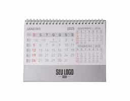 Calendário de mesa 2026 em papel couche 115g, base em percalux. Medidas dele montado 15,4x7,1x21,1cm