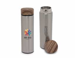 Garrafa térmica 500ml em inox com parede dupla, infusor e tampa rosqueável com detalhe em madeira.