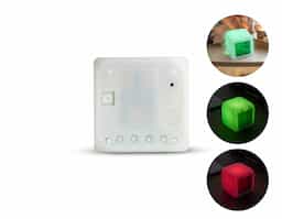 Relógio digital em material plástico com visor LCD que exibe horas, dias da semana, data e temperatura ambiente. Conta com alarme com 9 toques diferentes e função soneca. O LED colorido é ativado por botão e alterna luzes suaves por até 15 segundos, proporcionando um ambiente relaxante. Alimentado por 3 pilhas AAA.
OBS: PILHAS NÃO INCLUSAS