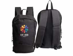 A mochila rPET de 9 litros oferece praticidade e sustentabilidade em um design compacto. Com dois compartimentos, permite organizar seus pertences de forma eficiente. Feita de material reciclado, é uma escolha consciente para quem valoriza o meio ambiente. Ideal para uso diário ou pequenas aventuras.