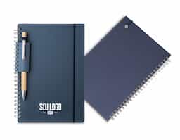 Este caderno de anotações possui dimensões de 21x15cm, ideal para uso diário e transporte conveniente. Sua capa é feita de papel 100% reciclado, refletindo um compromisso com a sustentabilidade. Equipado com um elástico para manter o conteúdo seguro, oferece praticidade e organização. Completamente versátil, é perfeito para anotações, desenhos ou esboços, tornando-se um companheiro essencial para qualquer pessoa criativa ou organizada. *Não acompanha caneta.*