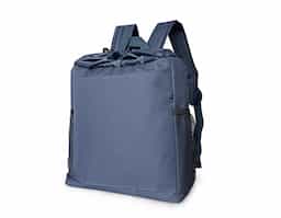 Mochila saco térmica de nylon, com capacidade de 14 litros com compartimento de saco antivazamento, bolso frontal e bolsos de tela nas laterais.