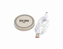 Carregador via indução formato disco com indicador de funcionamento em led, feito em plástico ABS. Acompanha cabo USB. OBS.: O CARREGADOR APENAS TRANSFERE CARGA, ELE NÃO POSSUI BATERIA PARA ARMAZENAMENTO (NÃO É UM POWER BANK).