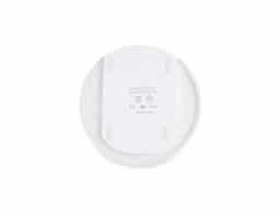 Carregador via indução formato disco com indicador de funcionamento em led, feito em plástico ABS. Acompanha cabo USB. OBS.: O CARREGADOR APENAS TRANSFERE CARGA, ELE NÃO POSSUI BATERIA PARA ARMAZENAMENTO (NÃO É UM POWER BANK).