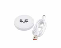 Carregador via indução formato disco com indicador de funcionamento em led, feito em plástico ABS. Acompanha cabo USB. OBS.: O CARREGADOR APENAS TRANSFERE CARGA, ELE NÃO POSSUI BATERIA PARA ARMAZENAMENTO (NÃO É UM POWER BANK).