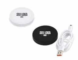 Carregador via indução formato disco com indicador de funcionamento em led, feito em plástico ABS. Acompanha cabo USB. OBS.: O CARREGADOR APENAS TRANSFERE CARGA, ELE NÃO POSSUI BATERIA PARA ARMAZENAMENTO (NÃO É UM POWER BANK).