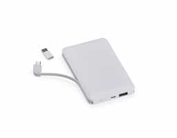 Power bank plástico de 5.000mAh com indicadores led de bateria e cabos acoplados: Lightning e V8. Acompanha cabo USB-V8 e adaptador Tipo-C.